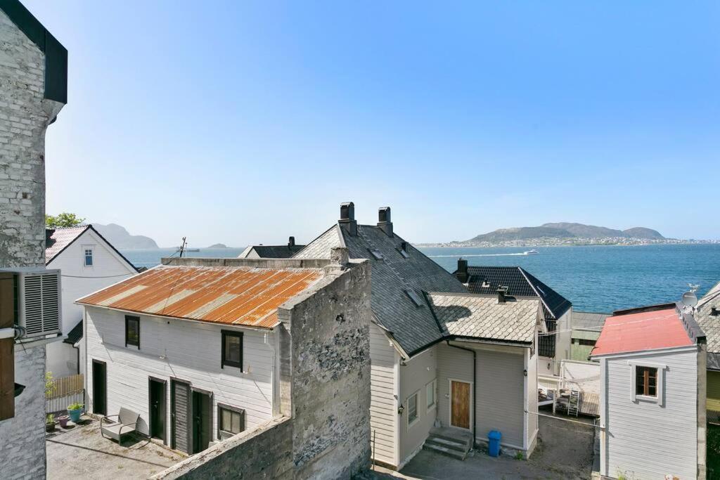 Koselig Sentrum Leilighet. Apartment Alesund Exterior photo